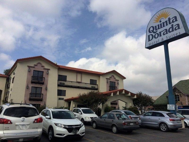 Quinta Dorada Hotel & Suites Saltillo Extérieur photo